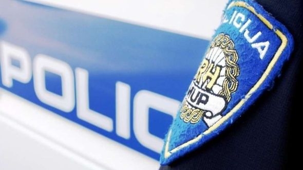 Vozač iz BiH krijumčario migrante pa vozilom krenuo na policajku
