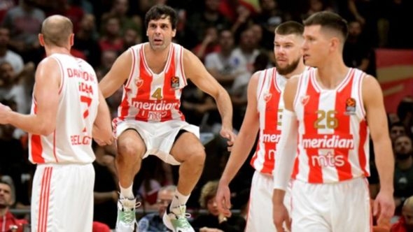 Navijači Crvene zvezde gnusnim uvredama "časte" legendu
