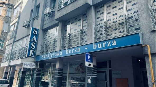 Zaduženje do rekordnih 2,3 milijarde maraka: Guše nas kreditima, a propuštaju milione