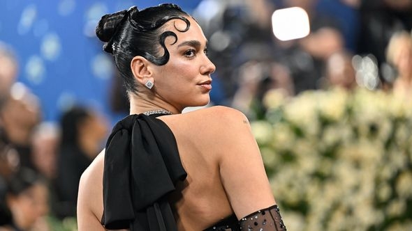 Dua Lipa pokazala tatu i slike iz djetinjstva: Volim te puno