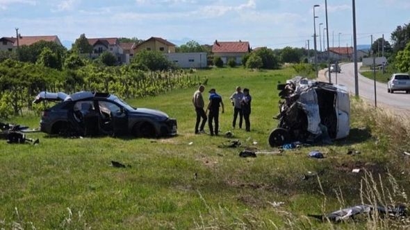 Krš i lom kod Čitluka: Sudarili se kombi i automobil, tri osobe povrijeđene