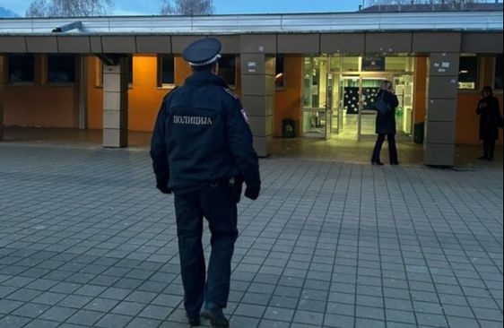 Dojave o postavljenim eksplozivnim napravama u više osnovnih škola
