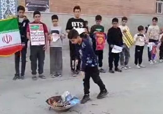 Pojavio se video: Nakon Mesijeve posjete Trampu, mrežama kruže scene spaljivanja njegovih dresova