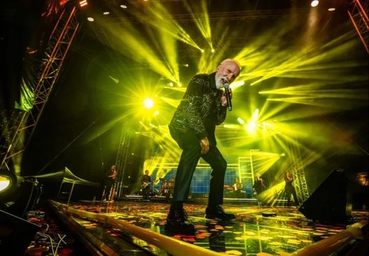 Spektakl u Budvi: Dino Merlin otvorio ljetnu sezonu i zabavio publiku muzikom  