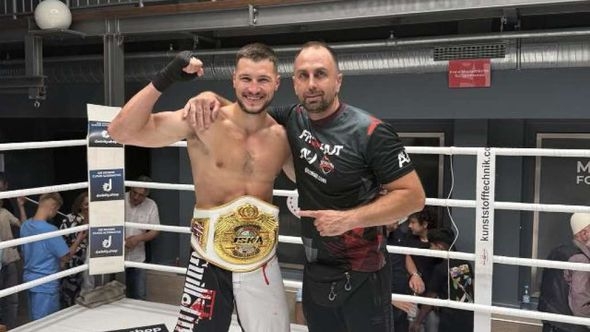 Albert Ugrinčić spektakularnim nokautom postao profesionalni prvak svijeta u kick boksu