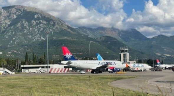 Crna Gora: Evakuacioni avion iz Dubaija s putnicima iz regije sletio u Tivat