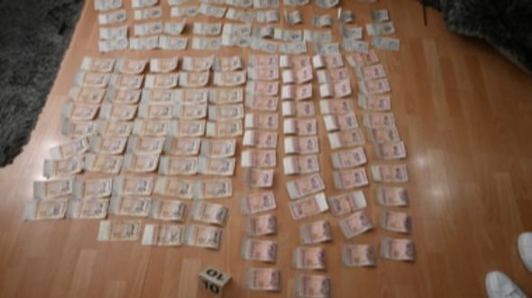 Policija u stanu u Kaknju pronašla drogu, oružje, municiju i novac