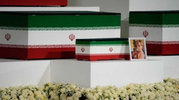 Slika koja je potresla javnost: Mali kovčeg pored Hameneijevog na dženazi u Teheranu, hiljade ljudi pozivaju na osvetu