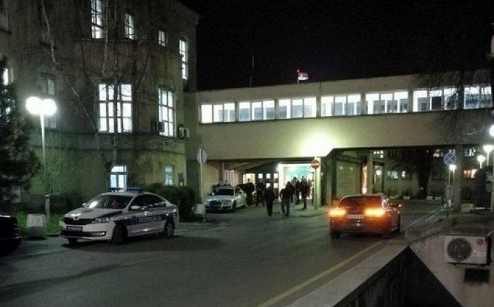 Opsadno stanje u Beogradu: Peconi na operacionom stolu, policija blokirala grad