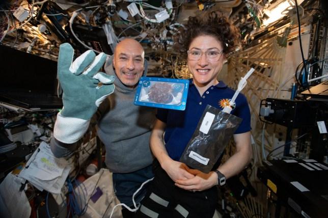 Astronauti ispekli prvi kolač u svemiru