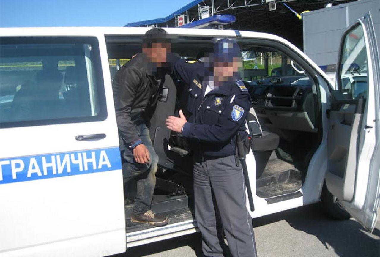 Suspendiran granični policajac koji je uzeo 20 eura da pusti osobe kojima je zabranjen ulazak
