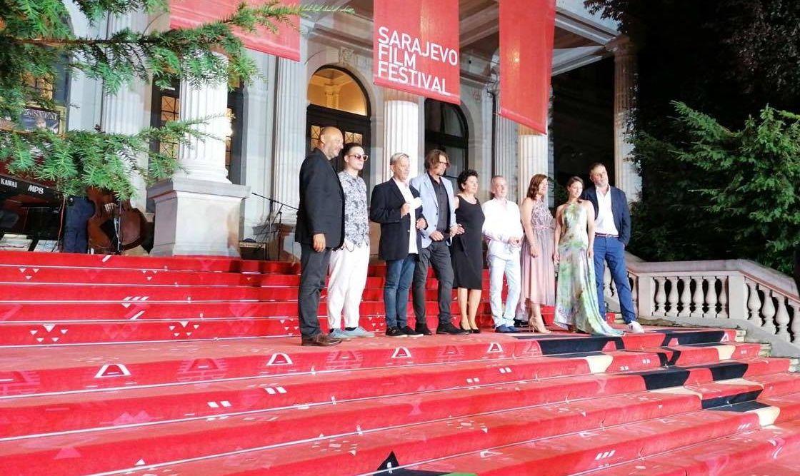 Otvoren 26. Sarajevo Film Festival: Poznati pod maskama stigli na crveni tepih