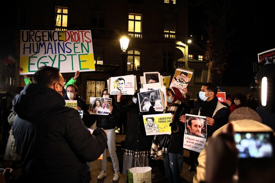 S protesta u Parizu - Avaz