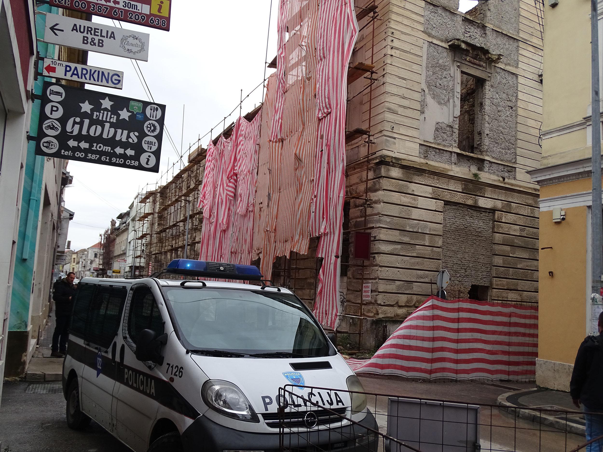 Radnik na kojeg se obrušio zid u zgradi Stare općine stabilno
