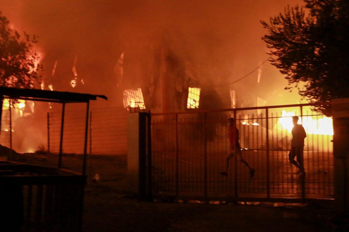 Migranti smješteni u kampu su zabranili ulazak vatrogasnim ekipama - Avaz