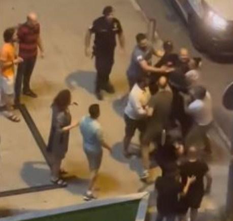 Pogledajte napad građana na policajce u Podgorici