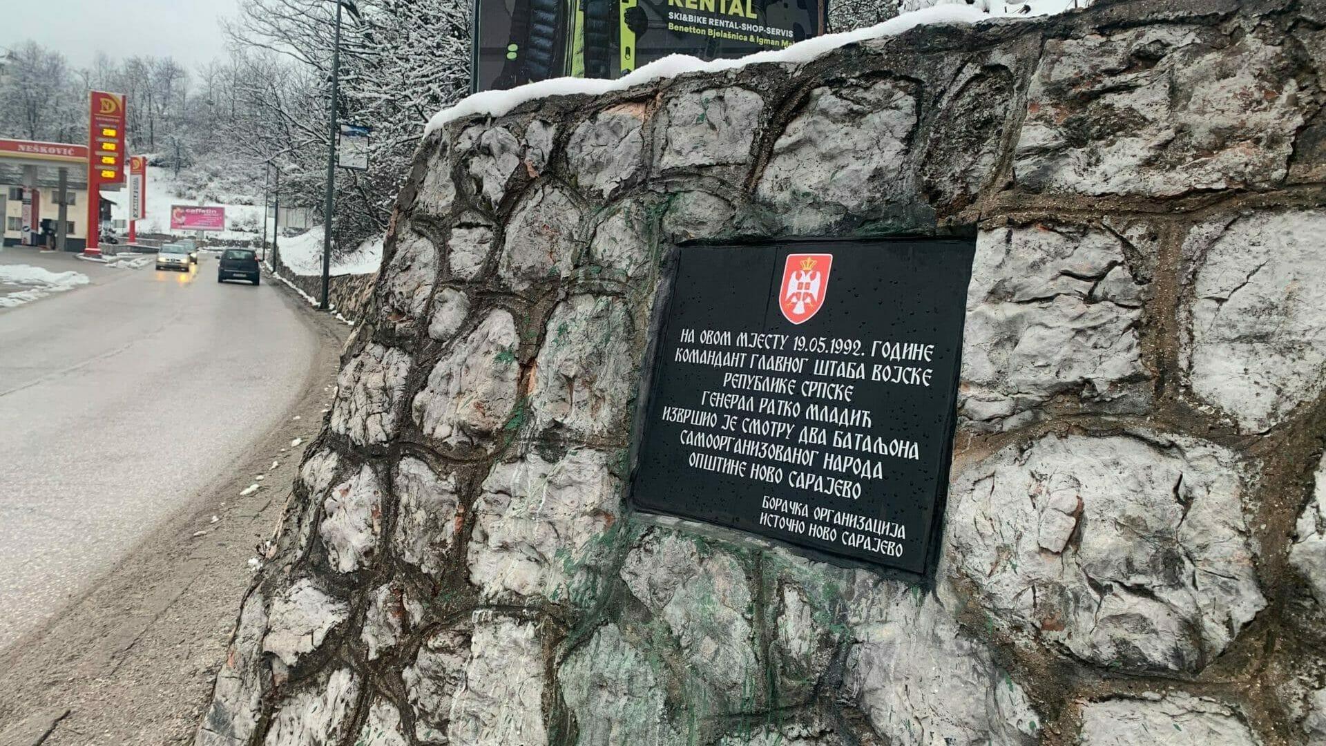 Na Vracama ponovo postavljen spomenik Ratku Mladiću - Avaz