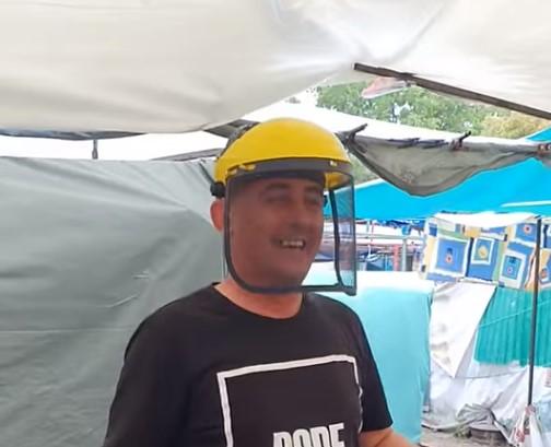 Na pijaci u Tuzli ismijavali Izetbegovića: Robotskim glasom prodavao odjeću