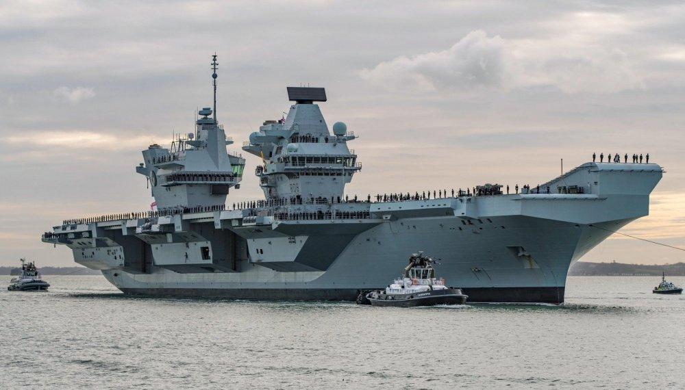 Nosač aviona britanske mornarice vratio se u bazu nakon kvara