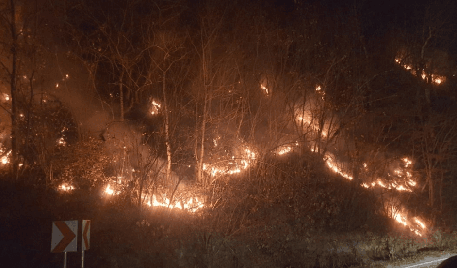 Dramatični prizori: Vatra guta šumu između Novog Travnika i Gornjeg Vakufa