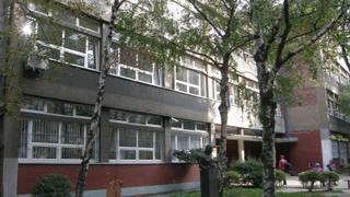 Dojava o bombi u školi "Drinka Pavlović" u Beogradu: Roditeljima javljeno da ne dovode djecu