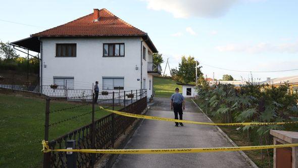 Kuća ispred koje je ubijen Đengiz Onder, a teško ranjena Harisa Radaslić-Onder - Avaz