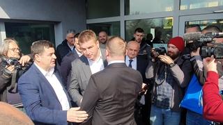 Foto + video / Lukić stigao u Sud BiH: Dodikove pristalice mu napravile špalir