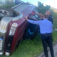 Nesreća na ulazu u Mostar: Autobus naglo zakočio, Hyundai se prevrnuo