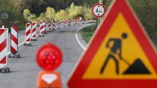 Zbog deminiranja terena na putnom pravcu Brčko-Cerik dolazi do polusatnih obustava saobraćaja