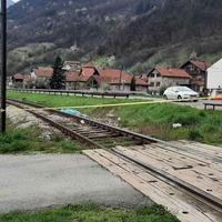 Užas kod Nemile: Maloljetnicu udarila radna mašina Željeznica FBiH