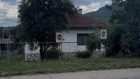 Fotografija Miroslava Bogdanovića u Potočarima (juli 2026.) - Avaz