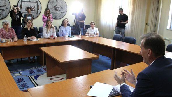 Umihanić održao sastanak s onkološkim pacijentima UKC Tuzla - Avaz