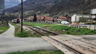 Užas kod Nemile: Maloljetnicu udarila radna mašina Željeznica FBiH