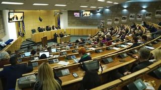 Počela sjednica Doma naroda Parlamenta FBiH na kojoj se glasa o poduzetničkoj infrastrukturi