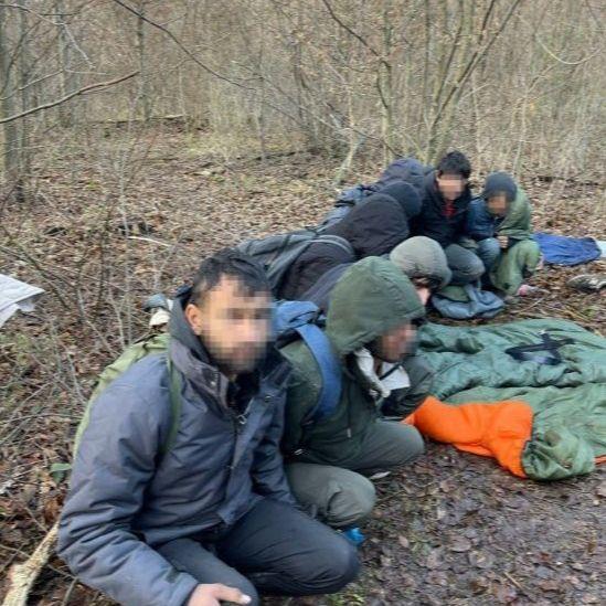 Video / Pogledajte šta su Granični policajci BiH pronašli u Donjem Svilaju: Migranti napravili divlji kamp u šumi