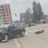 Udes automobila u Doboju: Jedna osoba povrijeđena 