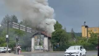 Video / Požar u Tuzli, vatrogasci na terenu