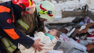 Majka i beba spašeni ispod ruševina 29 sati nakon zemljotresa u Turskoj
