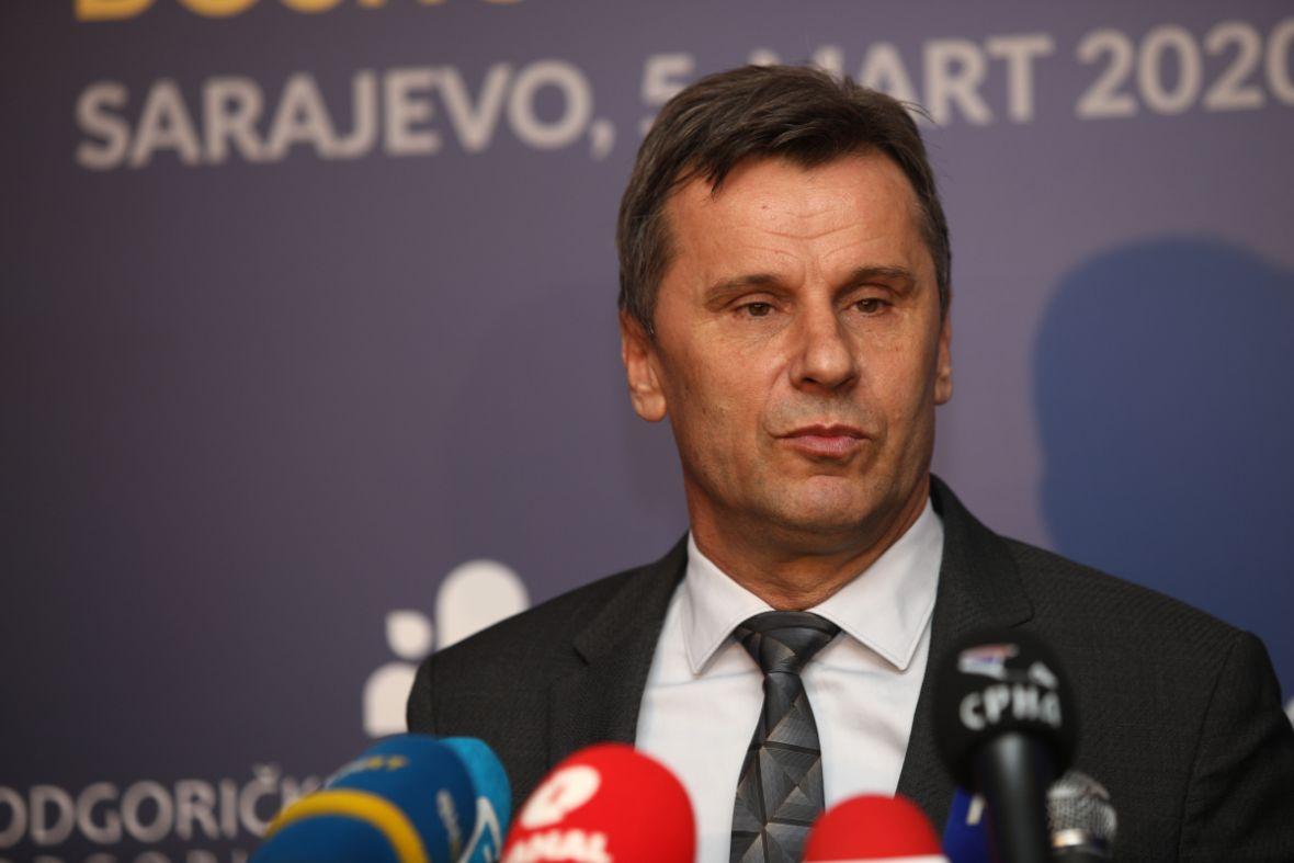Novalić odgovorio Kurtoviću: Svima treba smanjiti plaće, predsjednik Sindikata ima više od 3.000 KM