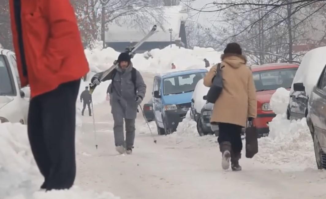 Finci iskoristili veliki snijeg u Sarajevu i napravili film o urbanom skijanju