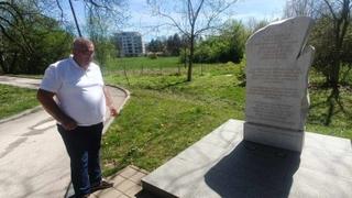 Muriz Memić nakon presude otišao do spomenika Dženanu u aleji