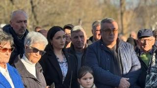 Foto + video / Arijana Memić na obilježavanju godišnjice napada na rahmetli Dženana: "Čini mi se da boli više kako vrijeme prolazi"