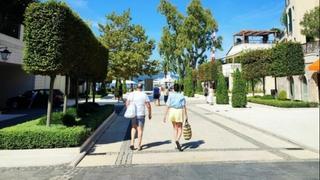 U Tivtu zabrana šetanja u kupaćim kostimima po gradu, stop za električne trotinete u šetališnim zonama