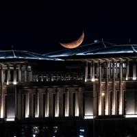 Magičan prizor polumjeseca na nebu iznad Ankare
