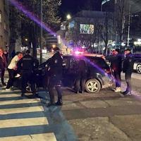 Video / Drama u centru Sarajeva: Policija s dugim cijevima opkolila vozilo, uhapšena četiri razbojnika