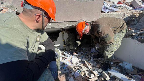 Spašavanje žrtava nastradalih u zemljotresu - Avaz