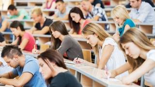 Najmanje 2.000 učenika iz RS upisuje fakultete u Srbiji